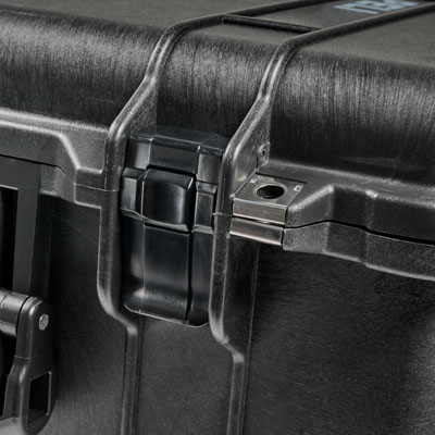 PELI_P2 1510_Studio Case_On White_Detail Push Latch