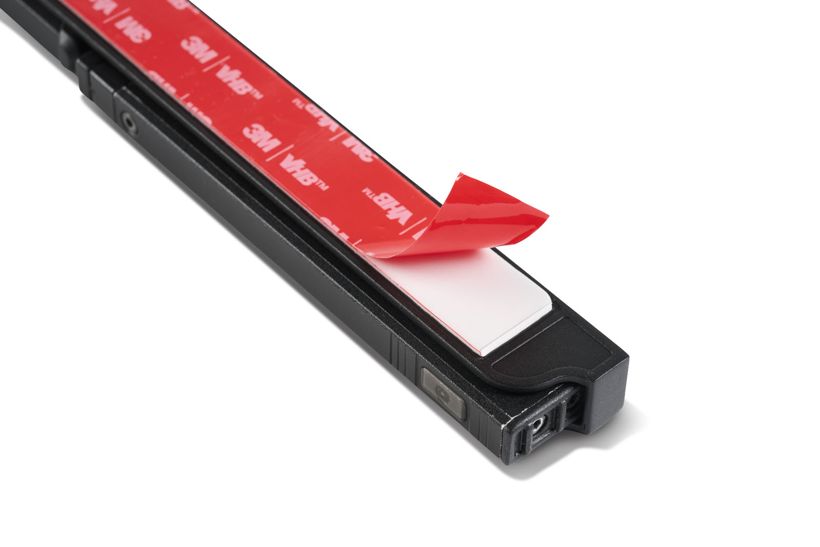 PELI_MODLIGHT_ONWHITE_BACK_PEEL