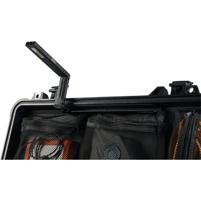 PELI_MODLIGHT_ONWHITE_PHOTO_CASE_USAGE_3_DETAIL_OPEN