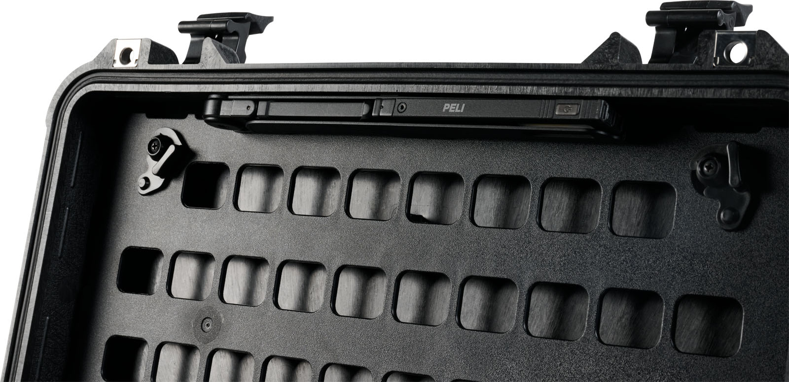 PELI_MODLIGHT_ONWHITE_PHOTO_CASE_USAGE_DETAIL_closed