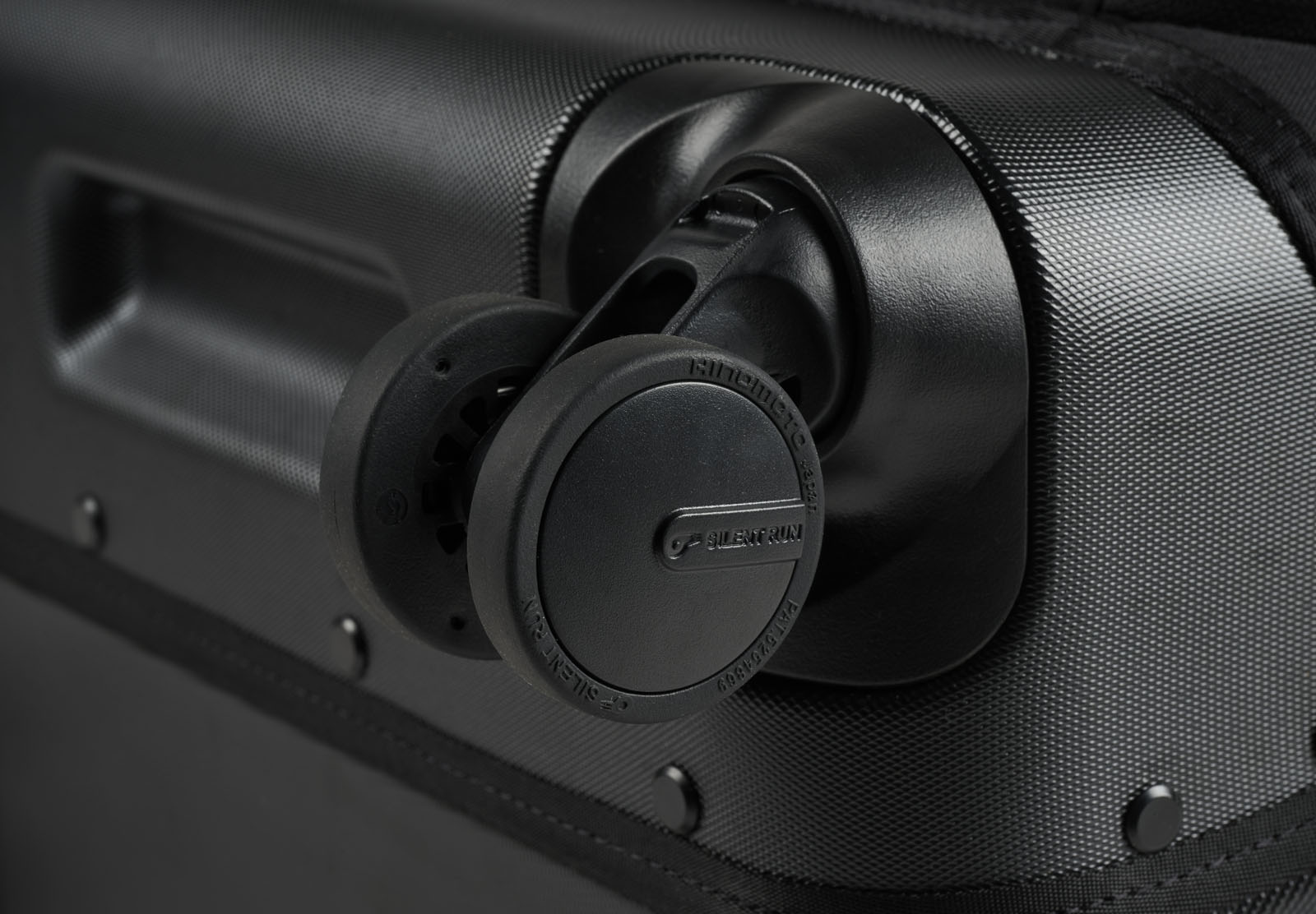 AEGIS 22L 4 WHEEL_BLK_DETAIL 6_Peli